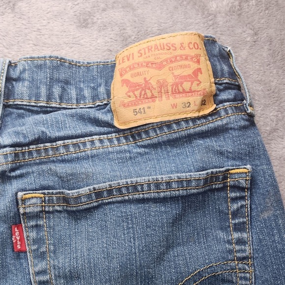 Levis Jeans 541 Mens 32x32 Blue Athletic Tapered Medium Wash Denim - Picture 9 of 16